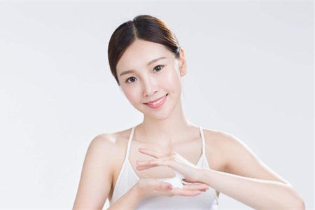 敷面膜时肌肤刺痛怎么办？女生都应该知道的小常识