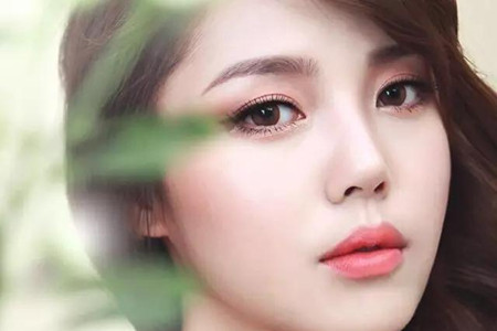 鼻上草莓影响美丽，女性如何消除粉刺