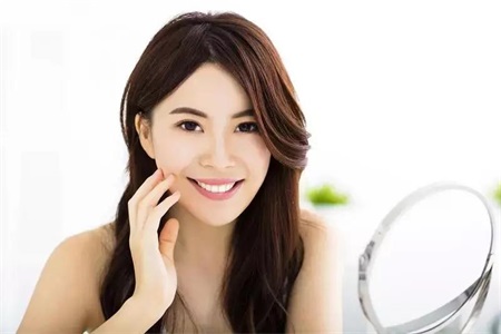 水痘的症状和治疗，成年人长了水痘应该怎么办？
