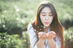 嘴唇干裂脱皮怎么办 护唇要避开六个误区