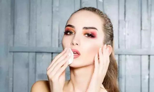 长期长痘的女生，如何进行肌肤护理