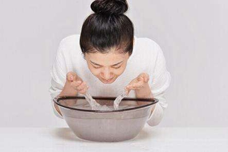 女生脸部美白的小方法，快速赶走黑色素斑点