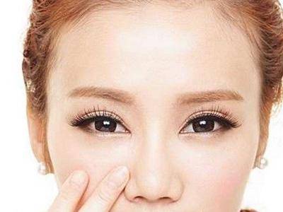 如何快速去除黑眼圈 教你一些小方法