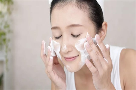 脸部皮肤过敏是什么原因？注意这三点别自找麻烦