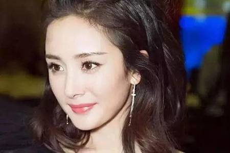 春季唇妆大改变，柳叶唇引领时尚妆容
