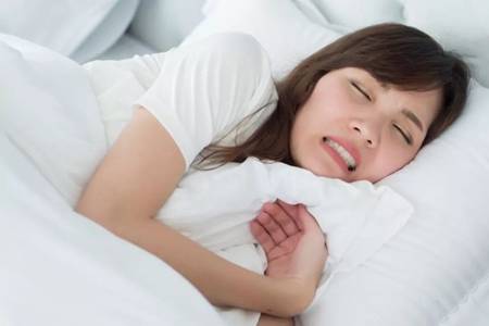 睡觉流口水是怎么回事，睡觉唾液多的六个原因伤害健康