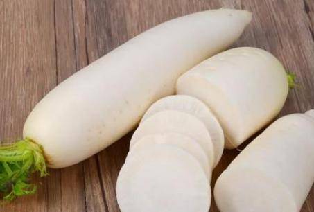 生吃白萝卜有什么功效与作用 冬吃萝卜夏吃姜不是没有道理