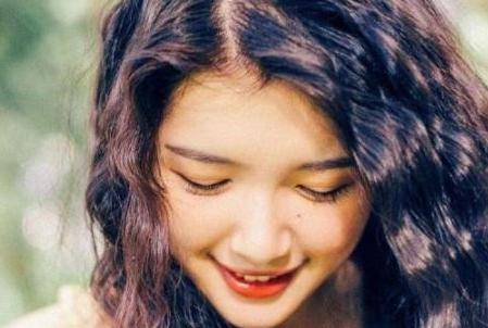 女生内心有缺乏安全感的表现，往往跟原生家庭有关系