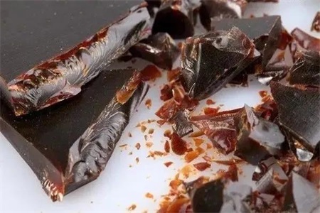 阿胶糕的功效与作用及食用方法，阿胶为何为养颜养生佳品