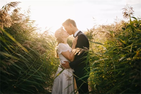 如果你的爱人充满负能量，你不妨尝试做这些努力