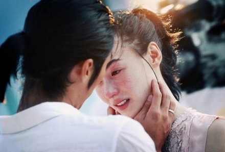 女人 谁不是一边说不爱了一边流泪受伤害