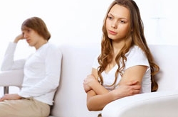 女人注意了 爱说谎的男人都有这三个特征
