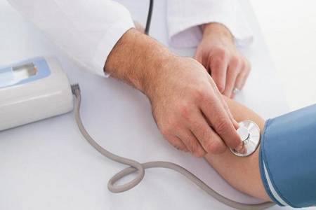 高血压是什么疾病怎样预防降压 如何看待高血压年轻化